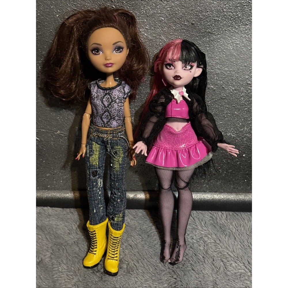 Lot Of 2 Monster High Dolls Draculaura and Cleo De Nile Clothes Dressed Vampire